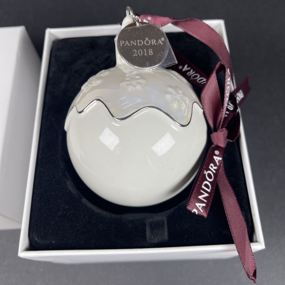 Pandora 2018 White Porcelain Snowflake Ornament Ltd‎ Ed New in Gift Box